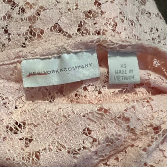 ⭐️New York & Company Pink Lace Button-Up  Top - Picture 6 of 7